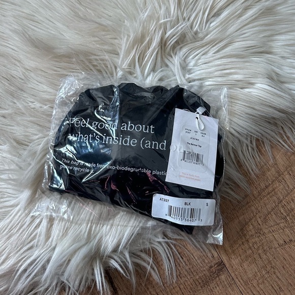 ANDIE The Belmar Top In Black - Picture 3 of 3